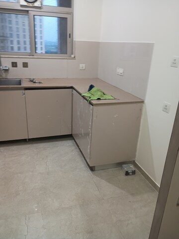 Room in 2.5 BHK Apartment at Rodas Enclave Evergreen, Patlipada – for Rent