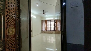 Room in 1 BHK Apartment at Kshitij CHS, Goregaon East – for Rent