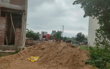 Plot For Sale in Salaiya
