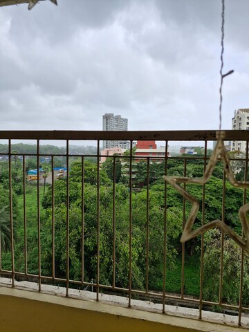 2 BHK Apartment – Garden View at Rashi Tower, Goregaon East - for Rent