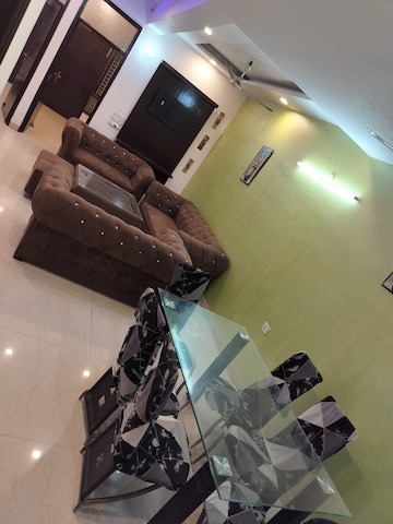 Team Area in 2 BHK Builder Floor at Niti Khand I – for Rent
