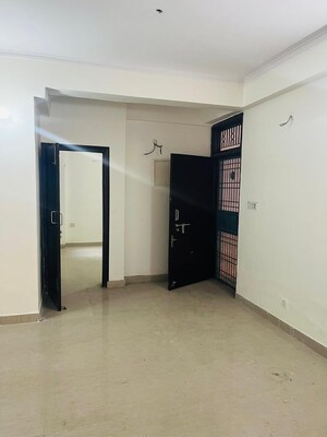 Room in 3 BHK Apartment at HIG Apartments, Omicron I Greater Noida – for Sale