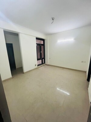 Room in 3 BHK Apartment at HIG Apartments, Omicron I Greater Noida – for Sale