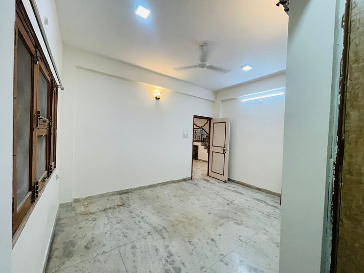 Room, kolar road 6 Bedroom 2400 Sq.Ft. Villa In Kolar Road Bhopal 8644640