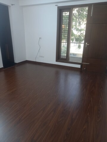 Room in 4 BHK Apartment at Sector 11 Dwarka – for Rent
