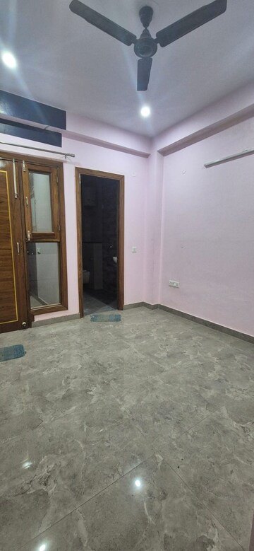 Room in 2 BHK Independent House at Sector 105 – for Rent