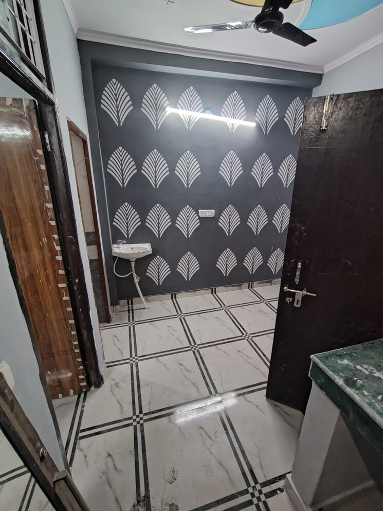 Bathroom, sector 51 3 Bedroom 1800 Sq.Ft. Apartment In Sector 51 Noida 8644787