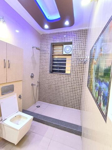 Bathroom in 1 BHK Builder Floor at Sector 43 – for Rent