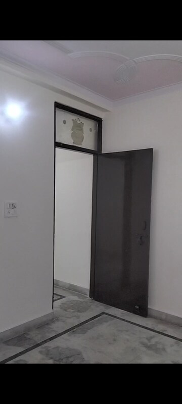 Furnished Amenities in 1 BHK Builder Floor at New Ashok Nagar – for Sale