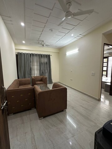 Living Room in 2 BHK Builder Floor at Huda Market, Sector 31 – for Rent