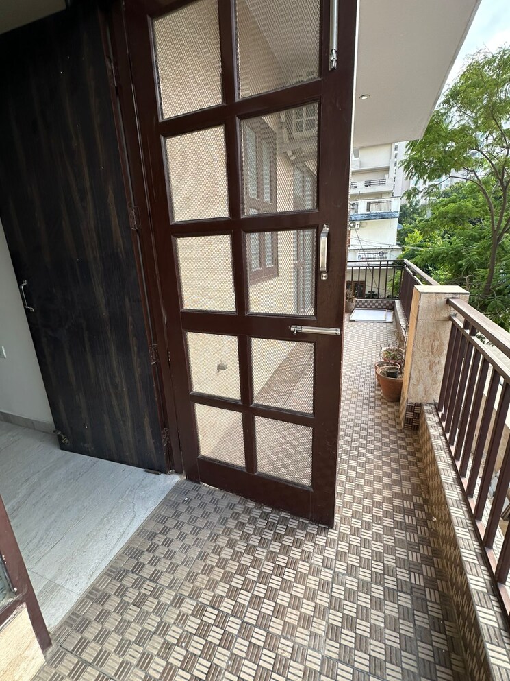 Balcony, huda-market 2 Bedroom 2000 Sq.Ft. Builder Floor In Sector 31 Gurgaon 8644919