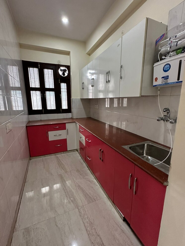 Kitchen, huda-market 2 Bedroom 2000 Sq.Ft. Builder Floor In Sector 31 Gurgaon 8644919
