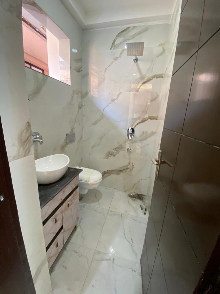 Bathroom, divyansh-onyx 3 Bedroom 1600 Sq.Ft. Builder Floor In Gyan Khand Ghaziabad 8644963