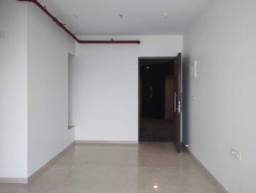 Room in 2 BHK Apartment at Kalpataru Paramount, Kapur Bawdi – for Rent