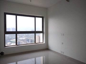 Room in 2 BHK Apartment at Kalpataru Paramount, Kapur Bawdi – for Rent