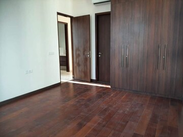 Room in 2 BHK Apartment at Piramal Vaikunth, Balkum Pada – for Rent