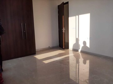 Room in 2 BHK Apartment at Piramal Vaikunth, Balkum Pada – for Rent