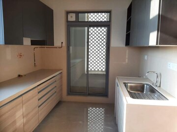 Room in 2 BHK Apartment at Piramal Vaikunth, Balkum Pada – for Rent