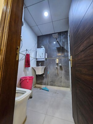 Furnished Amenities in 3.5 BHK Builder Floor at Sakshi Apartment, Niti Khand – for Sale