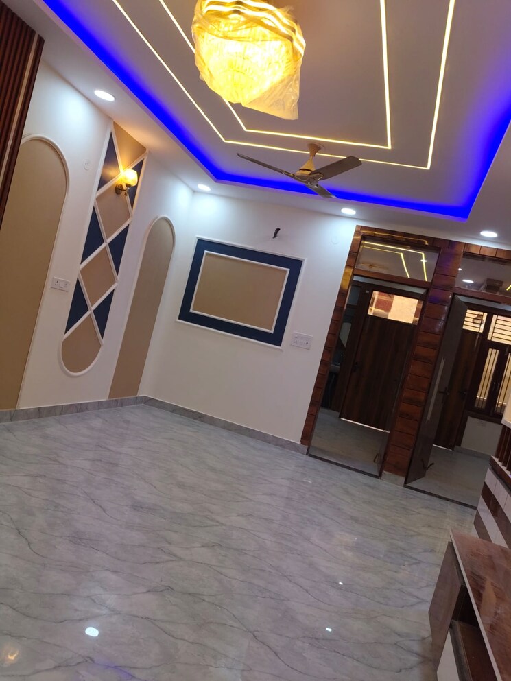 Master Bedroom, dwarka mor 3 Bedroom 100 Sq.Yd. Builder Floor In Dwarka Mor Delhi 8645031