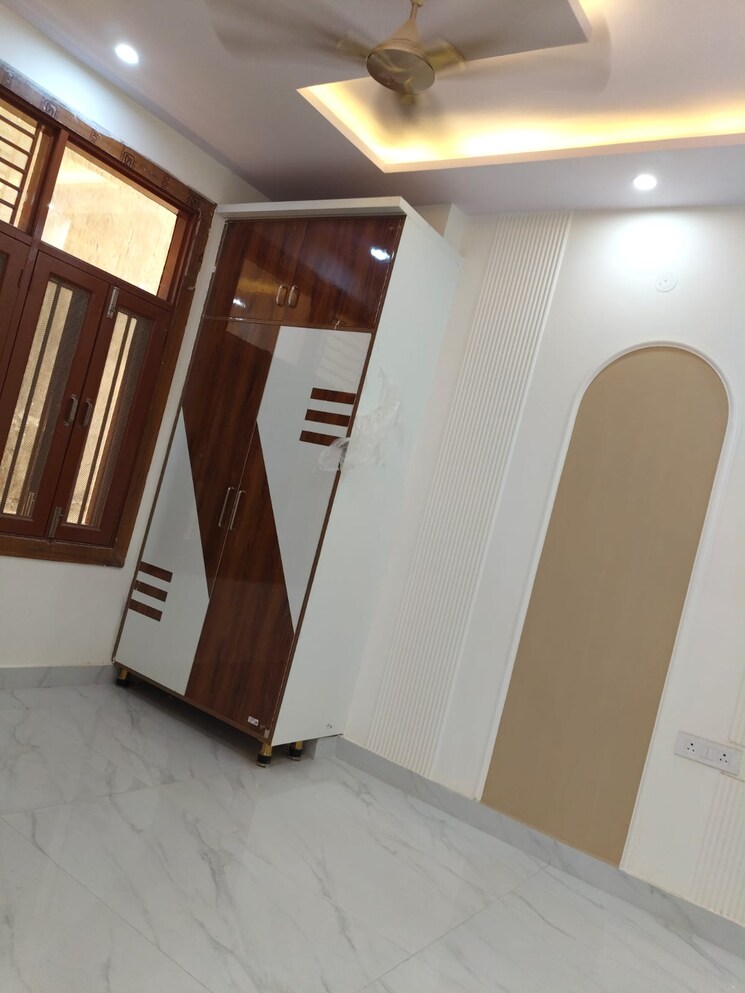 undefined, dwarka mor 3 Bedroom 100 Sq.Yd. Builder Floor In Dwarka Mor Delhi 8645031