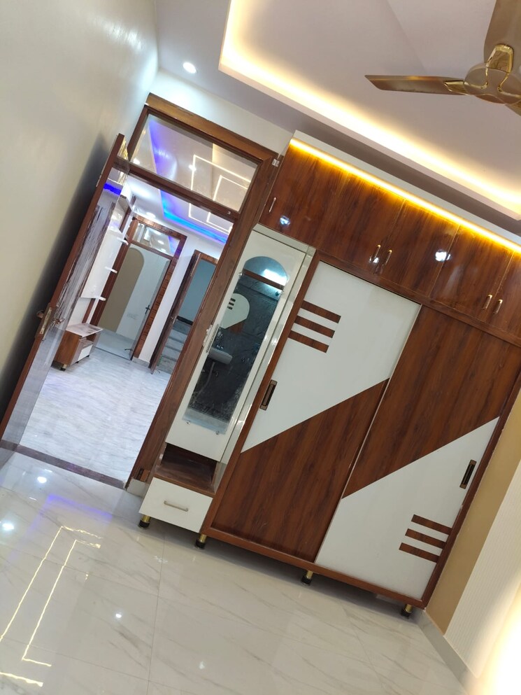 undefined, dwarka mor 3 Bedroom 100 Sq.Yd. Builder Floor In Dwarka Mor Delhi 8645031