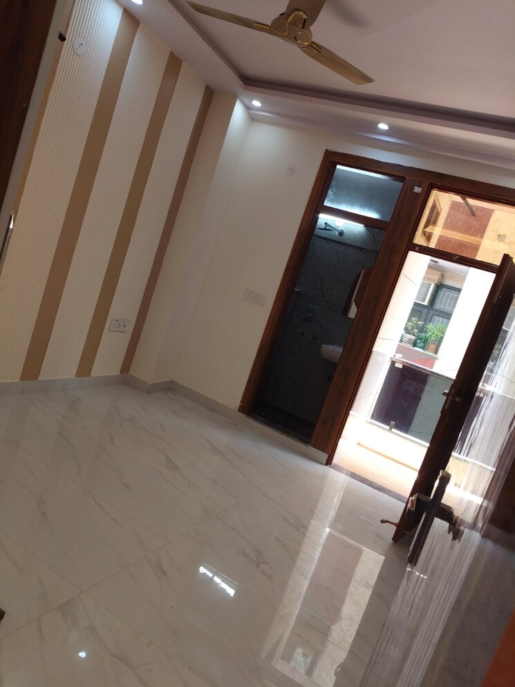 undefined, dwarka mor 3 Bedroom 100 Sq.Yd. Builder Floor In Dwarka Mor Delhi 8645031