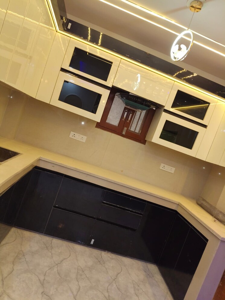 undefined, dwarka mor 3 Bedroom 100 Sq.Yd. Builder Floor In Dwarka Mor Delhi 8645031