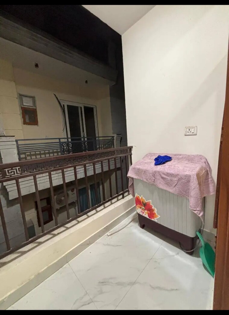 Balcony, panchsheel vihar 2 Bedroom 70 Sq.Yd. Builder Floor In Panchsheel Vihar Delhi 8645044