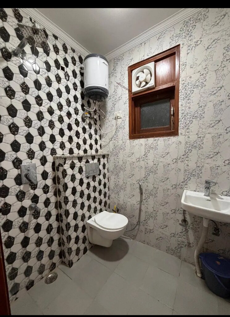 Bathroom, panchsheel vihar 2 Bedroom 70 Sq.Yd. Builder Floor In Panchsheel Vihar Delhi 8645044