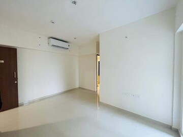 Room in 2 BHK Apartment at Lodha Amara, Kolshet Road – for Rent