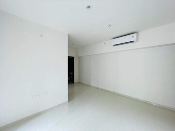 Room in 2 BHK Apartment at Lodha Amara, Kolshet Road – for Rent