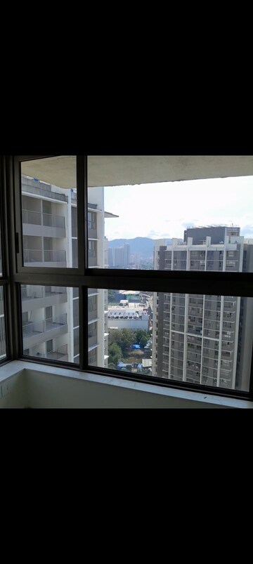 Room in 2 BHK Apartment at Kalpataru Paramount, Kapur Bawdi – for Rent