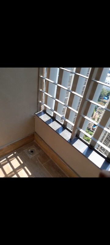Kitchen in 2 BHK Apartment at Kalpataru Paramount, Kapur Bawdi – for Rent