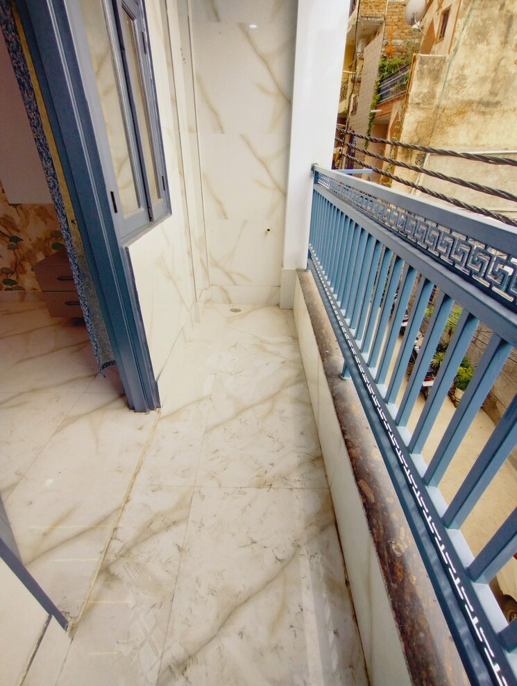 Balcony, mohan garden 2 Bedroom 600 Sq.Ft. Builder Floor In Mohan Garden Delhi 8645096