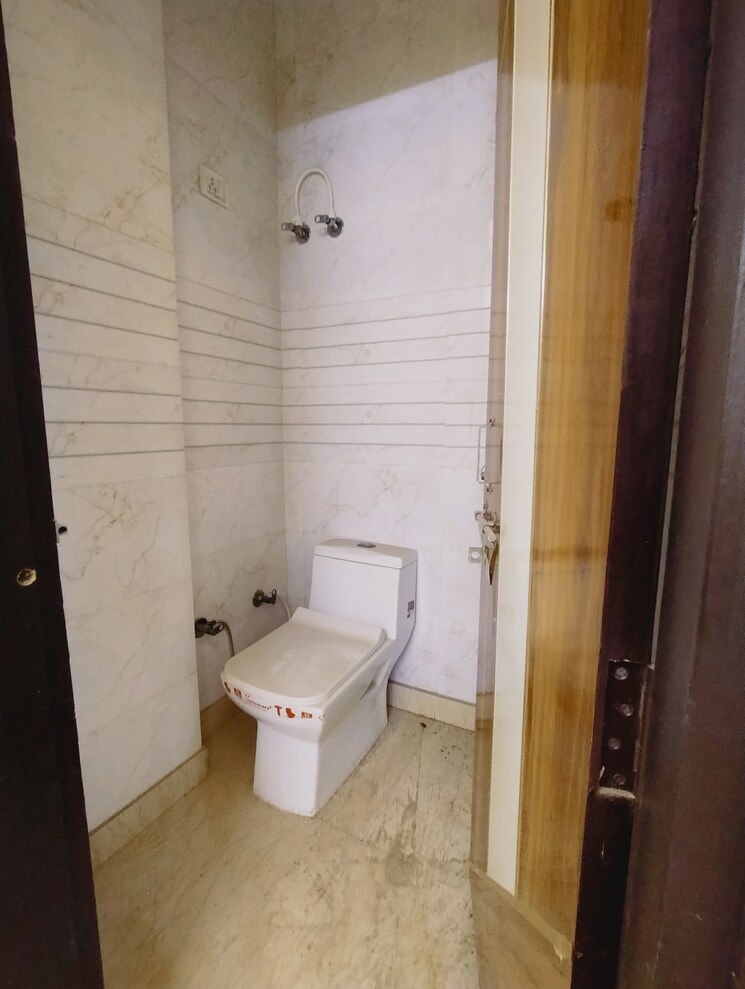 Bathroom, uttam nagar 2 Bedroom 550 Sq.Ft. Builder Floor In Uttam Nagar Delhi 8645134