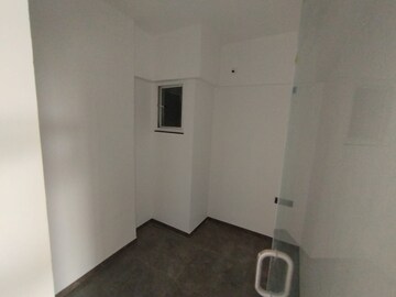 Bathroom in 3.5 BHK Apartment at Shroff Aureta, Koregaon Park Annexe – for Rent