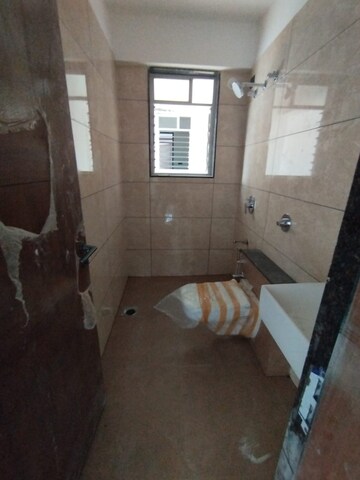Bathroom in 3.5 BHK Apartment at Shroff Aureta, Koregaon Park Annexe – for Rent