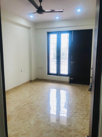 Room in 3 BHK Builder Floor at Sector 57 – for Rent