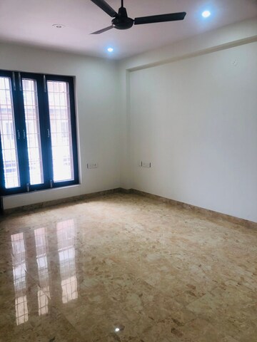 Room in 3 BHK Builder Floor at Sector 57 – for Rent
