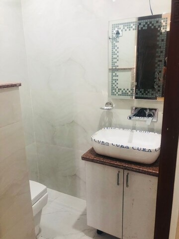 Bathroom in 1 BHK Builder Floor at Sector 43 – for Rent