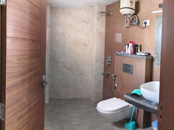 Bathroom in 1 BHK Builder Floor at Sector 43 – for Rent
