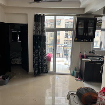 Living Room in 2.5 BHK Apartment at Amrapali Princely Estate, Sector 76 – for Rent