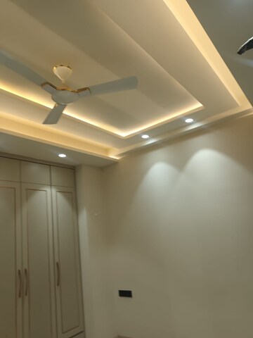 Furnished Amenities in 3 BHK Builder Floor at Ashoka Niketan – for Sale