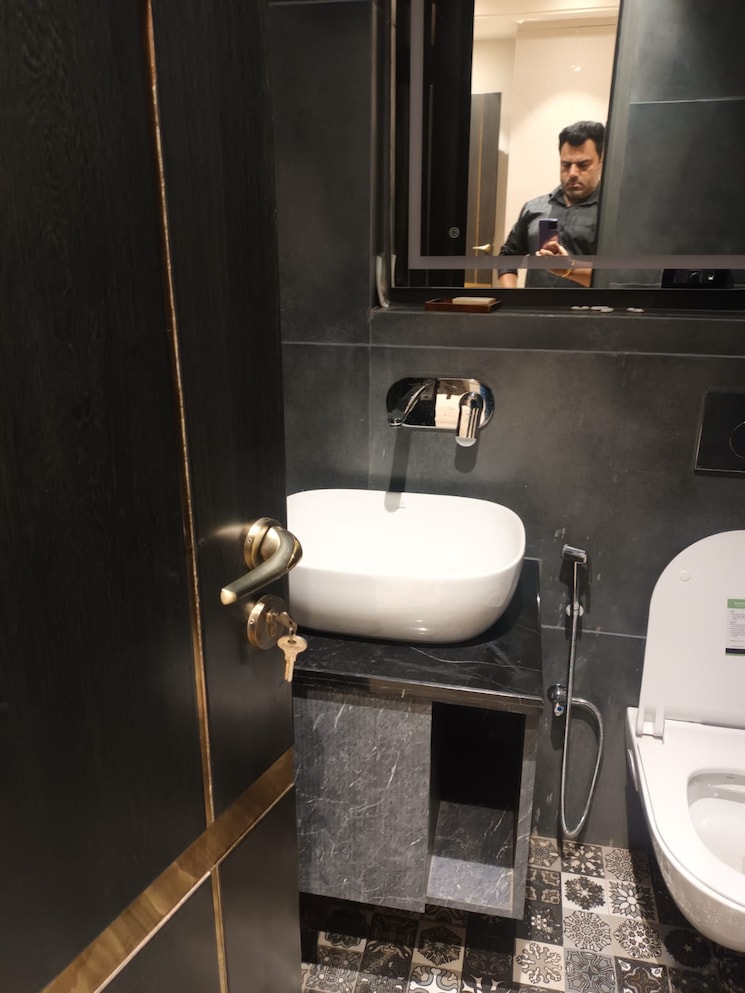 Bathroom, ashoka niketan 3 Bedroom 183 Sq.Yd. Builder Floor In Ashoka Niketan Delhi 8645762