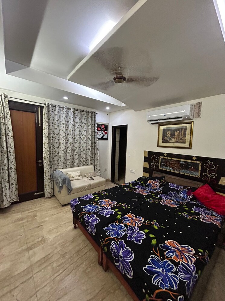Bedroom, ashoka niketan 3 Bedroom 183 Sq.Yd. Builder Floor In Ashoka Niketan Delhi 8645762