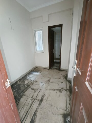 Room in 3 BHK Apartment at Paramount Floraville, Sector 137 – for Sale