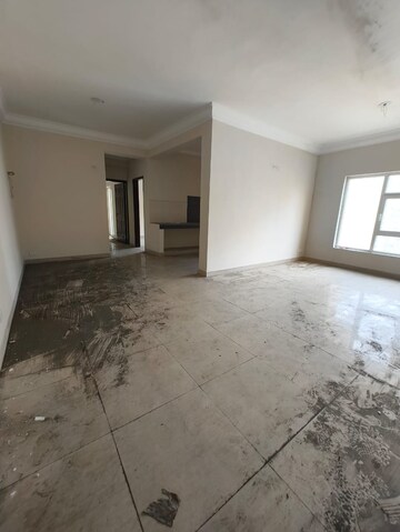 Room in 3 BHK Apartment at Paramount Floraville, Sector 137 – for Sale
