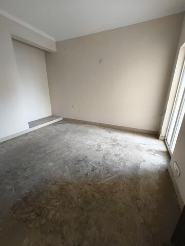 Room in 3 BHK Apartment at Paramount Floraville, Sector 137 – for Sale