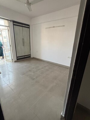 Room in 2 BHK Apartment at Mahagun Mosaic Phase 2, Vaishali Sector 2 – for Sale